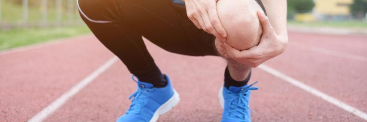 Dolor de rodilla tras entrenar en Sabadell: ¿tendinitis o sobrecarga?
