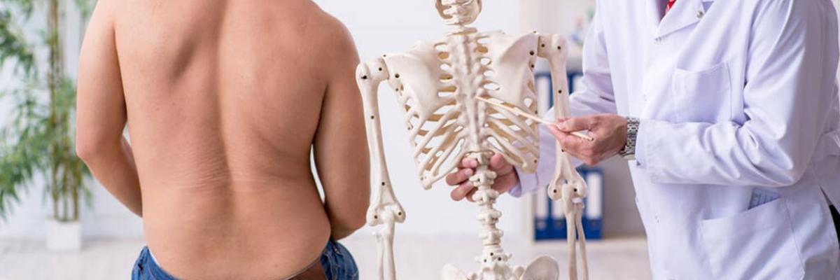 ¿Cómo es el tratamiento en fisioterapia en caso de escoliosis? - FisioClinics Sabadell